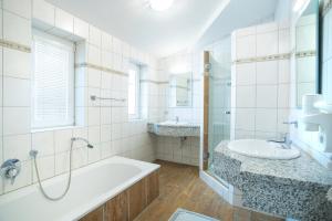 Ein Badezimmer in der Unterkunft Zillertal Appartements