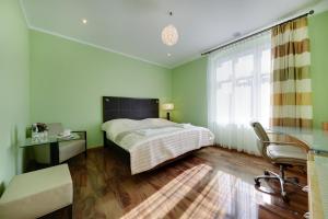ApartHotel Katowice - Deluxe Rooms with King Beds, City Center, Free Wifi! tesisinde bir odada yatak veya yataklar