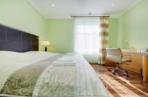 ApartHotel Katowice - Deluxe Rooms with King Beds, City Center, Free Wifi! tesisinde bir odada yatak veya yataklar