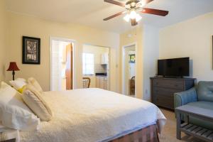 a bedroom with a bed and a flat screen tv at Mar Bay Exclusive Suites in Safety Harbor