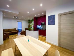 TV a/nebo společenská místnost v ubytování Sol Apartamentos Madrid Centro