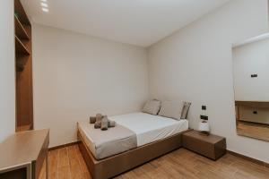 Кровать или кровати в номере AIORA villas