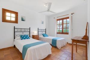 Postel nebo postele na pokoji v ubytování Villa Casa Angel + 15 fotografií