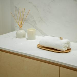a white counter with a towel and two cups at 70's wood house in Maia