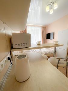 a room with a kitchen with a table and chairs at McApartment in Kharkiv