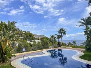 La alberca dentro o cerca de Mary Montana