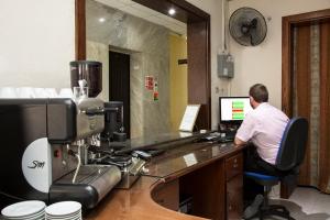 TV a/nebo společenská místnost v ubytování Relax Inn Hotel