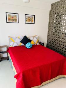 Un pat sau paturi într-o cameră la Loft london, estilo e praticidade no coração de Icarai