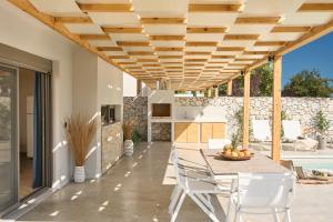 Balkón nebo terasa v ubytování White Nest Villas