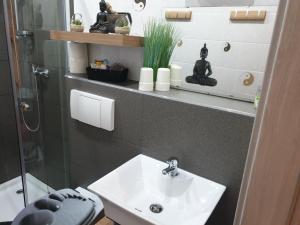 Kylpyhuone majoituspaikassa Ferienhaus Bella