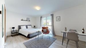 Letto o letti in una camera di Nonanteneuf appart hōtel Aigle - contactless check-in