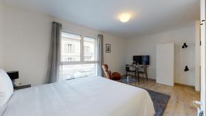 Letto o letti in una camera di Nonanteneuf appart hōtel Aigle - contactless check-in