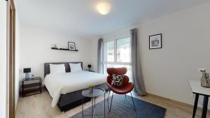 Letto o letti in una camera di Nonanteneuf appart hōtel Aigle - contactless check-in