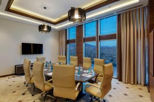 Телевизор и/или развлекательный центр в Movenpick Hotel Malatya