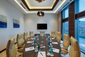 Телевизор и/или развлекательный центр в Movenpick Hotel Malatya