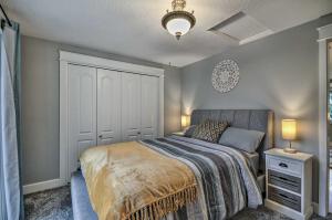a bedroom with a bed and a chandelier at Chic Battle Ground Apartment about 18 Mi to Vancouver! in Battle Ground