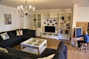 a living room with a couch and a table at Pescallunes - Idílico apartamento a la orilla del río Brugent in Sant Felíu de Pallarols