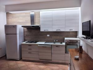 Η κουζίνα ή μικρή κουζίνα στο Charming House in Salve with Sea View +19 φωτογραφίες
