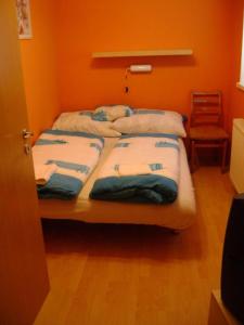 Posteľ alebo postele v izbe v ubytovaní Trixy wellness apartman Siófok