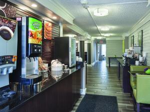 Принадлежности для чая и кофе в La Quinta Inn by Wyndham Sacramento North