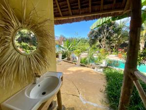 Bazén v ubytování Kingstone lodge zanzibar nebo v jeho okolí