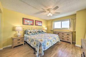 Beachfront PCB Escape with Free Beach Chair Services客房内的一张或多张床位