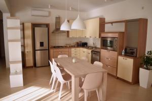 Kuchyňa alebo kuchynka v ubytovaní Gallery Suites Parga