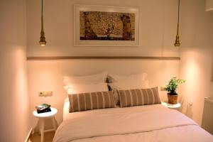Posteľ alebo postele v izbe v ubytovaní Gallery Suites Parga