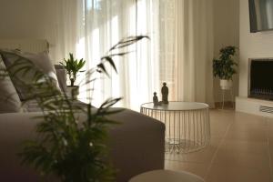 Posedenie v ubytovaní Gallery Suites Parga