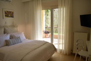Posteľ alebo postele v izbe v ubytovaní Gallery Suites Parga