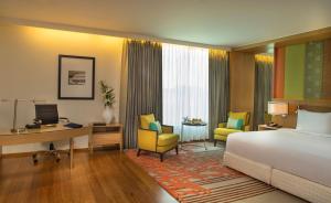 Postel nebo postele na pokoji v ubytování Radisson Blu Hotel Guwahati