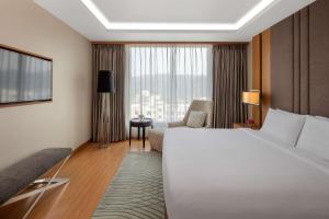 Postel nebo postele na pokoji v ubytování Radisson Blu Hotel Guwahati