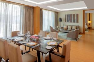 Posezení v ubytování Radisson Blu Hotel Guwahati