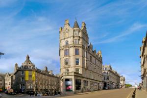 Foto de la galería de Luxury 2 bedroom city centre apartment with panoramic views and high ceilings en Aberdeen