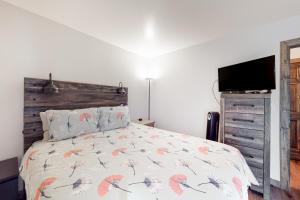 Postel nebo postele na pokoji v ubytování Truckee Treat