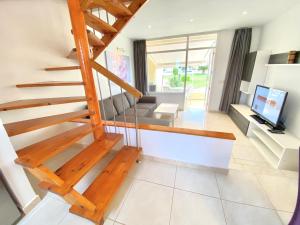 TV a/nebo společenská místnost v ubytování Bungalow El Cortijo