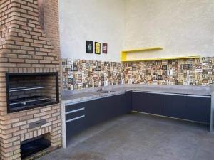 Una cocina o kitchenette en Muro Alto Condomínio Club