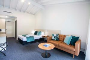 Avoca Beach Hotel的休息区