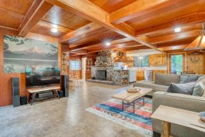 Χώρος καθιστικού στο Sandy River Retreat