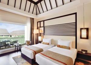 Radisson Blu Plaza Resort & Convention Centre Karjat客房内的一张或多张床位