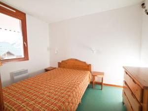 מיטה או מיטות בחדר ב-Appartement Saint-François-Longchamp, 2 pièces, 6 personnes - FR-1-635-15