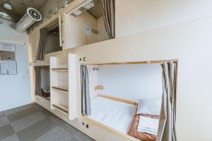 Bunk bed o mga bunk bed sa kuwarto sa The Stay Sapporo