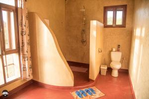 Vannituba majutusasutuses Twiga Safari Lodge +11 fotot