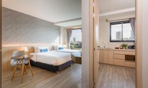 Postel nebo postele na pokoji v ubytování 56 Hotel