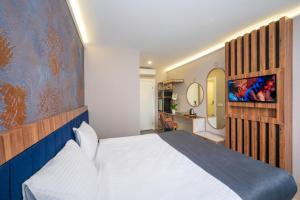 Ein Bett oder Betten in einem Zimmer der Unterkunft Seyithan Palace Spa Hotel