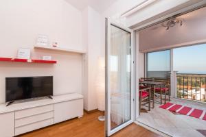 Televisyen dan/atau pusat hiburan di SEA VIEW APARTMENT