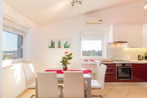 Kuhinja oz. manjša kuhinja v nastanitvi SEA VIEW APARTMENT