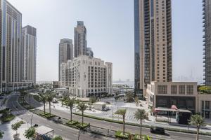 Gallery image of HiGuests - Artistic Apt with Balcony Overlooking Dubai Canal in Dubai
