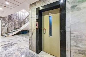 a elevator in a building with stairs at Al Tamayoz Al Raqi - Bani Malik in Jeddah