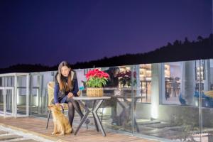 Uma varanda ou terraço em No Flowers Boutique Hostel